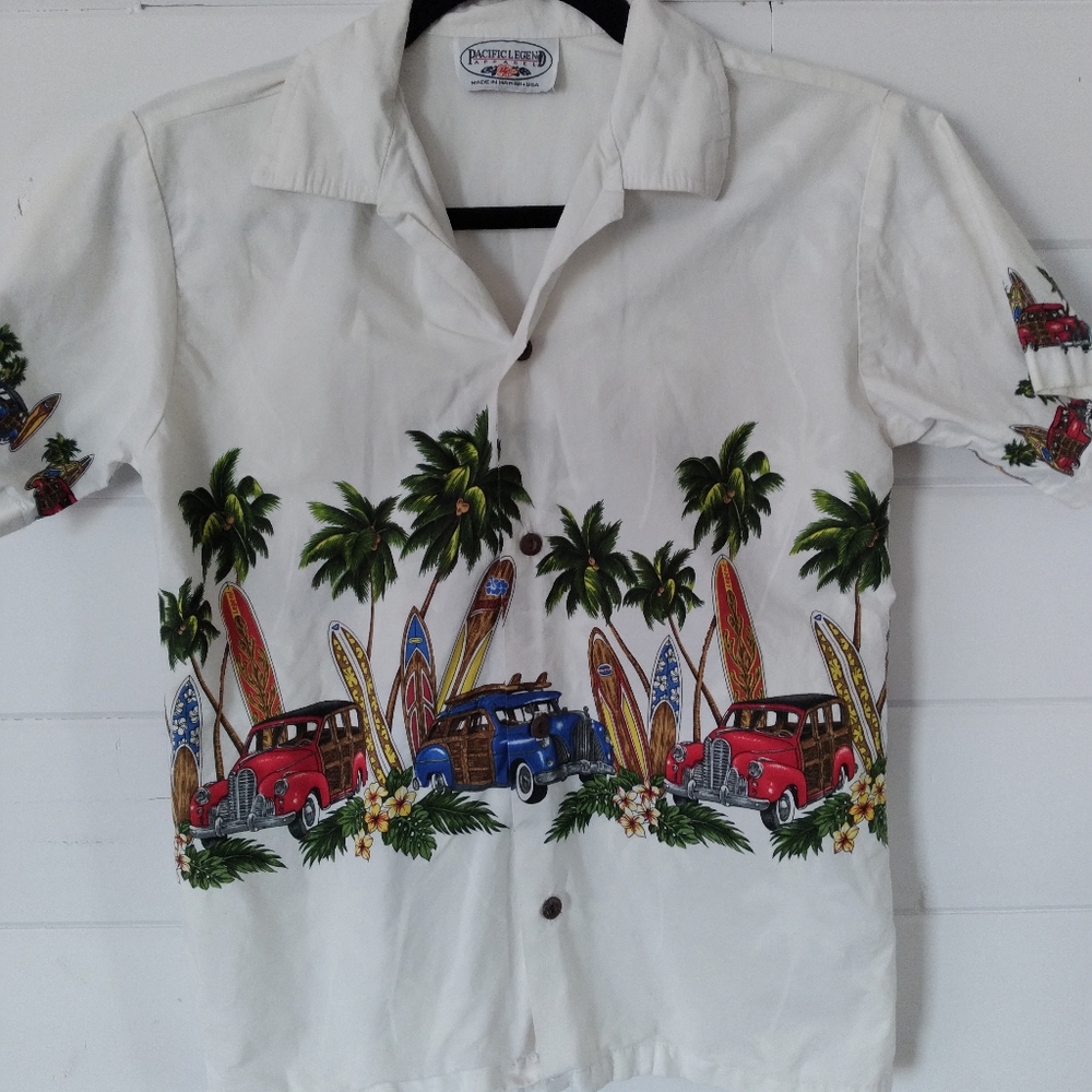 Authentic Hawaiian graphic boys button up shirt